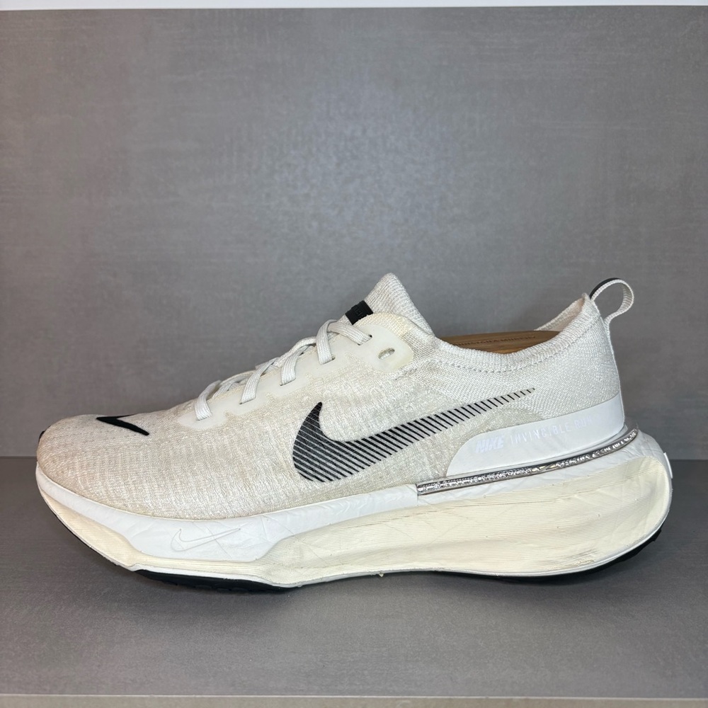 Nike Men’s Invincible White Black Running Shoes